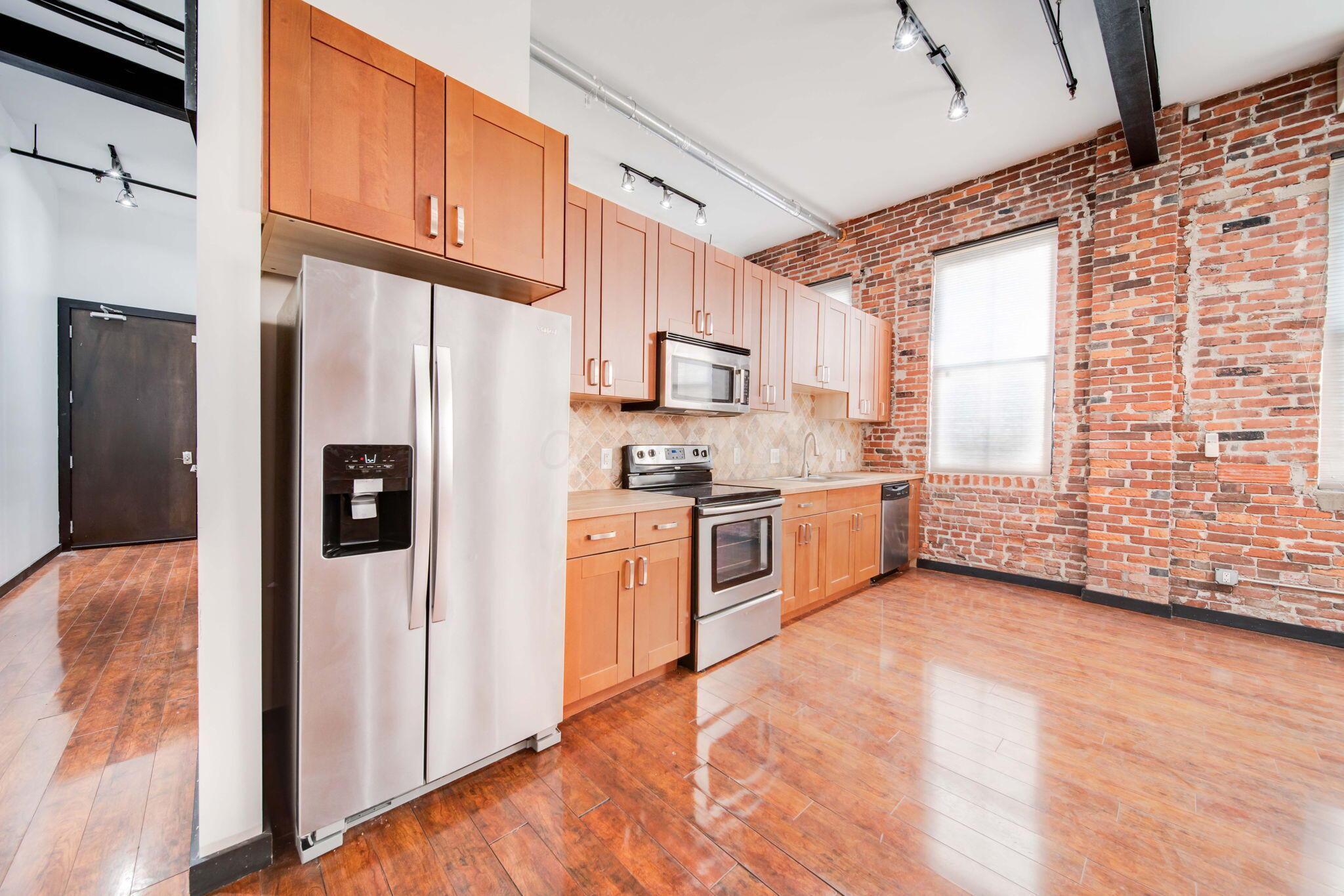 139 E Main Street, 112