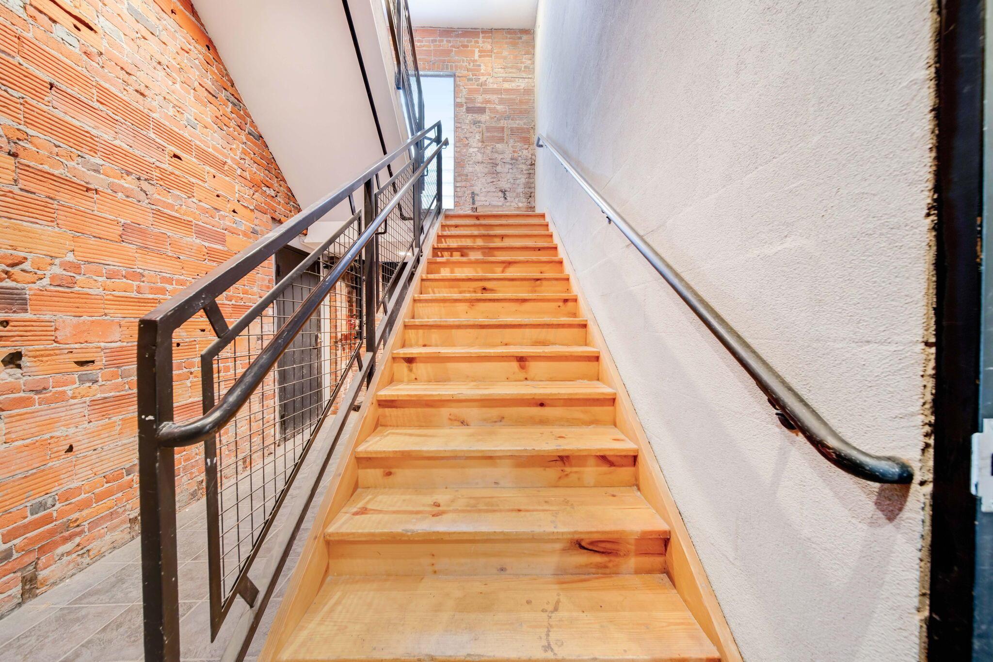 139 E Main Street, 112