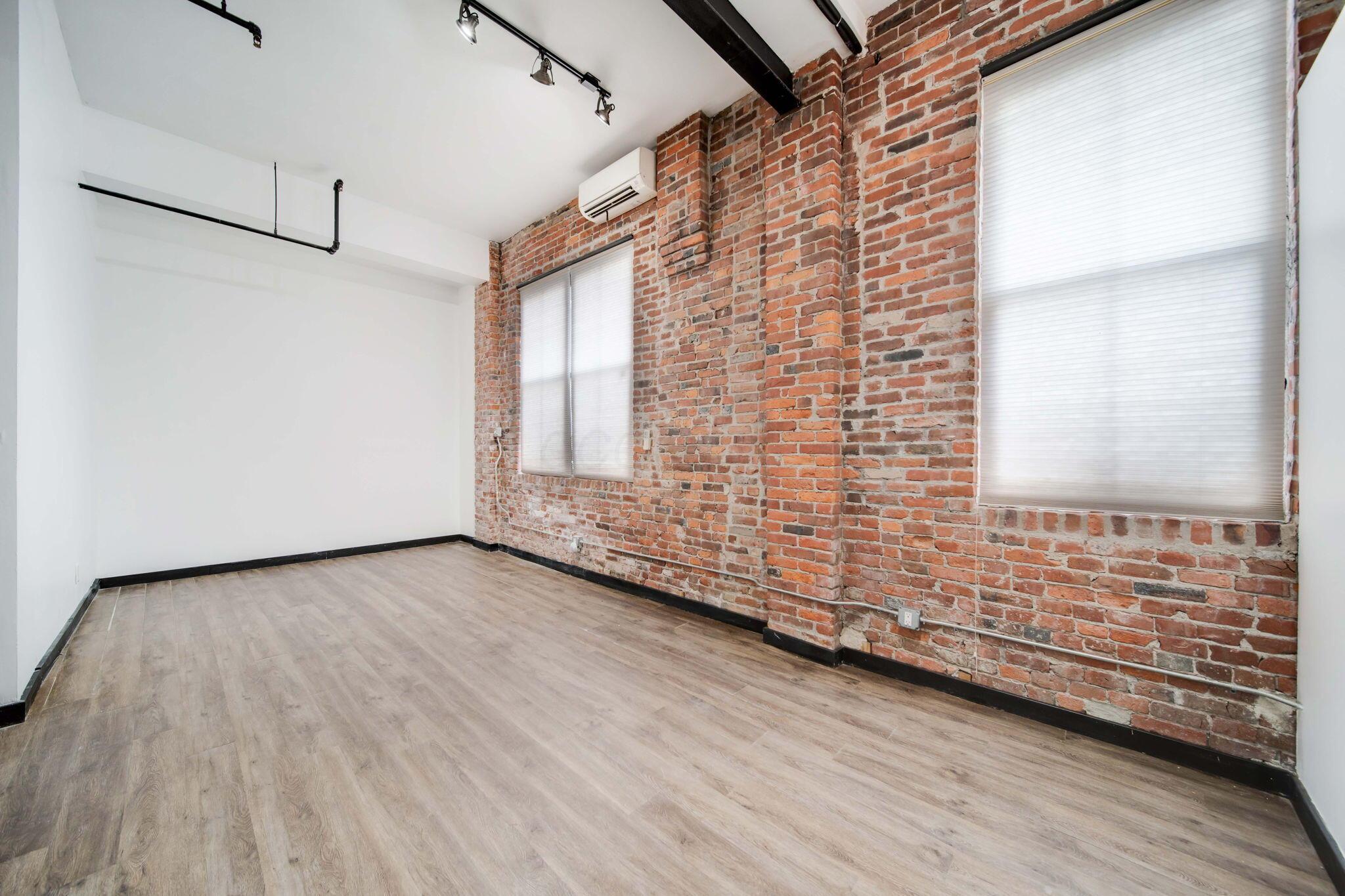 139 E Main Street, 112