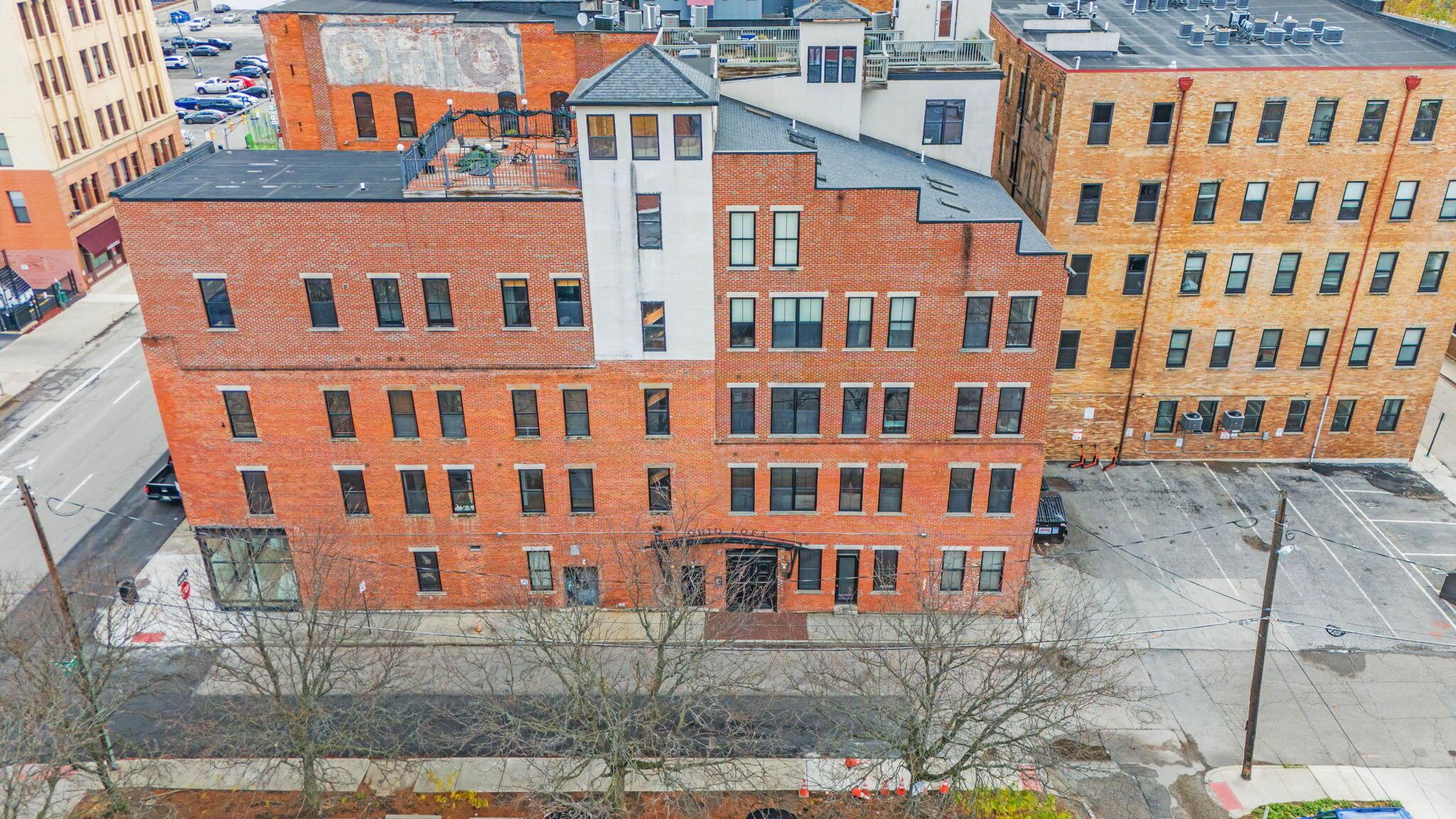 139 E Main Street, 112