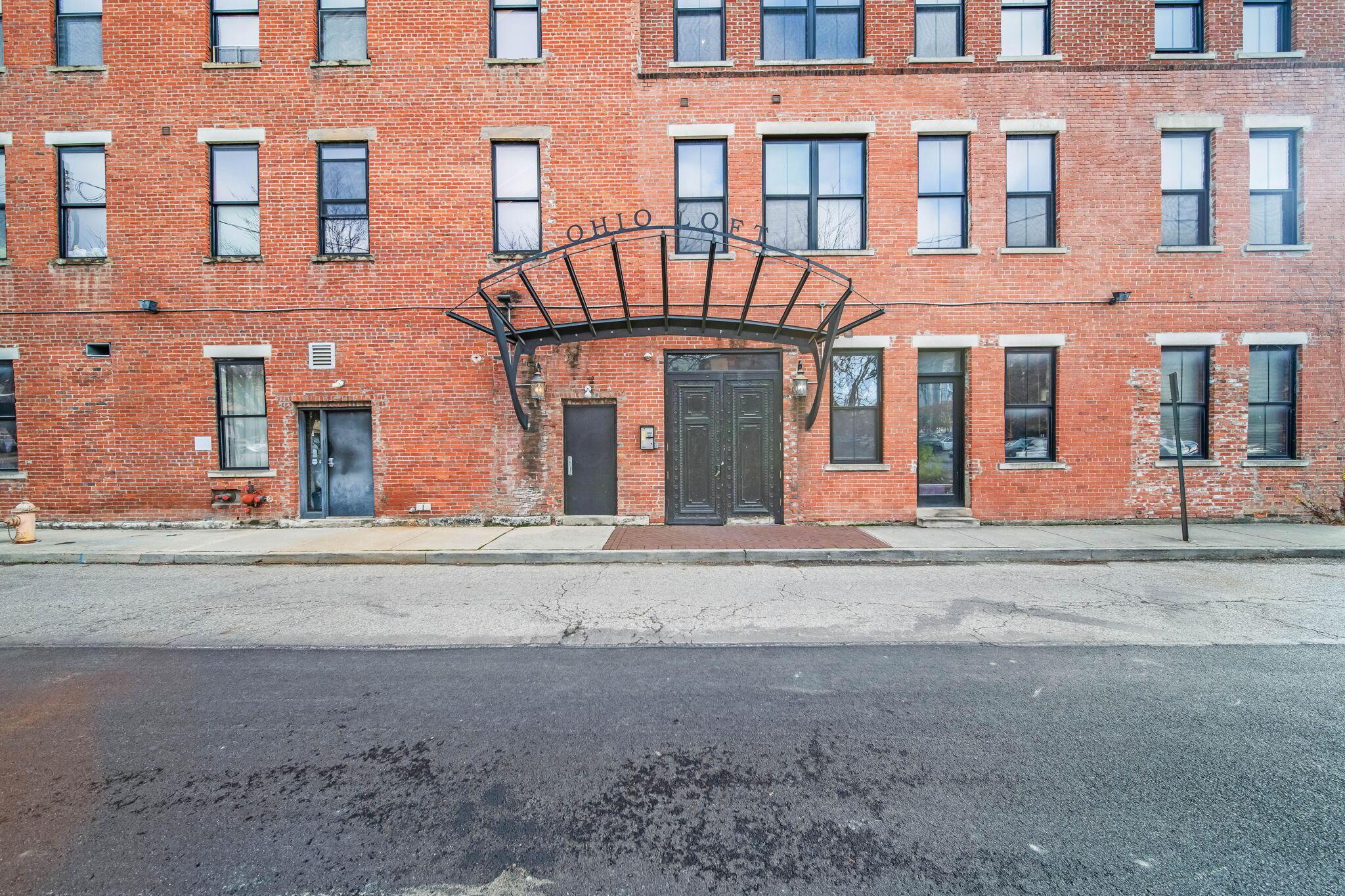139 E Main Street, 112