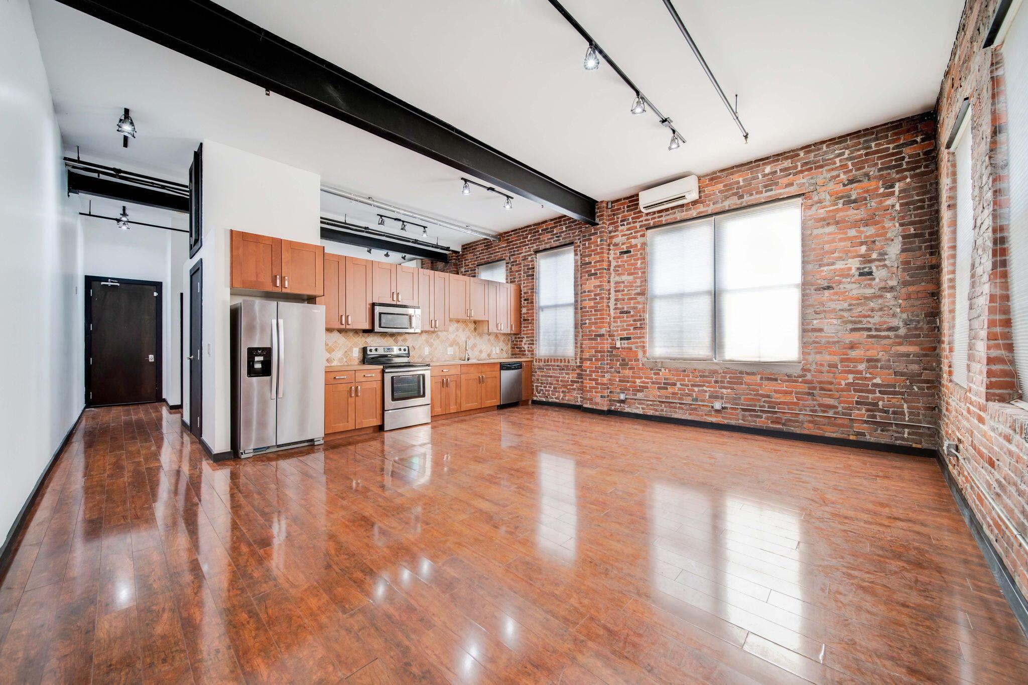 139 E Main Street, 112