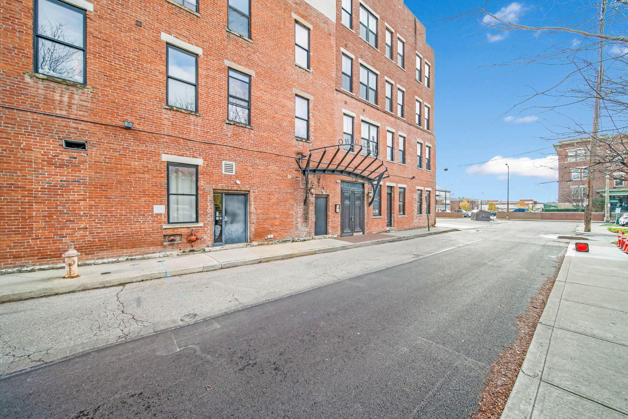 139 E Main Street, 112