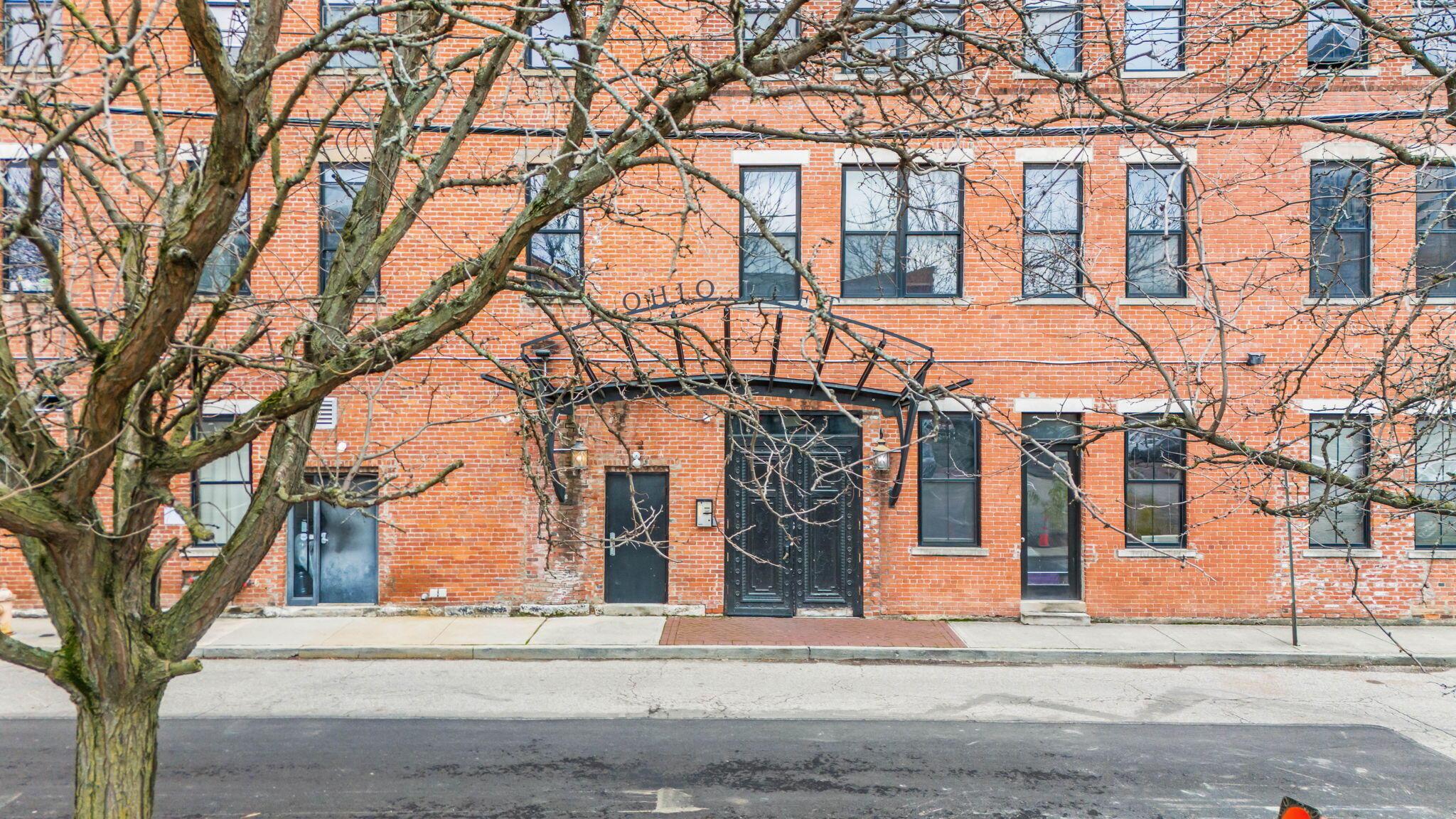 139 E Main Street, 112