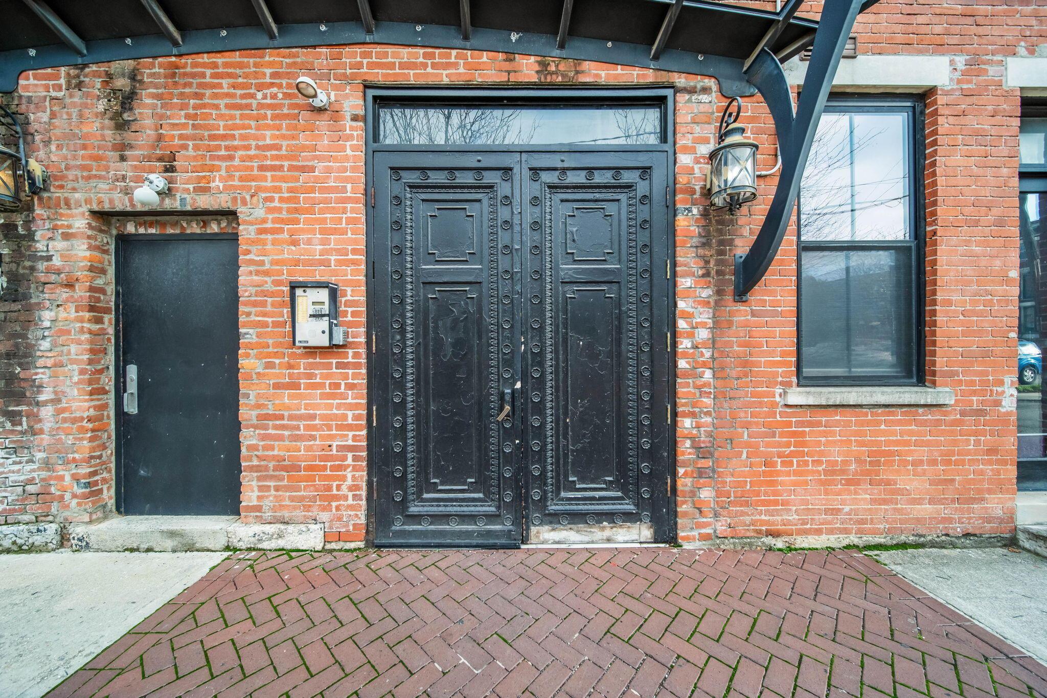 139 E Main Street, 112