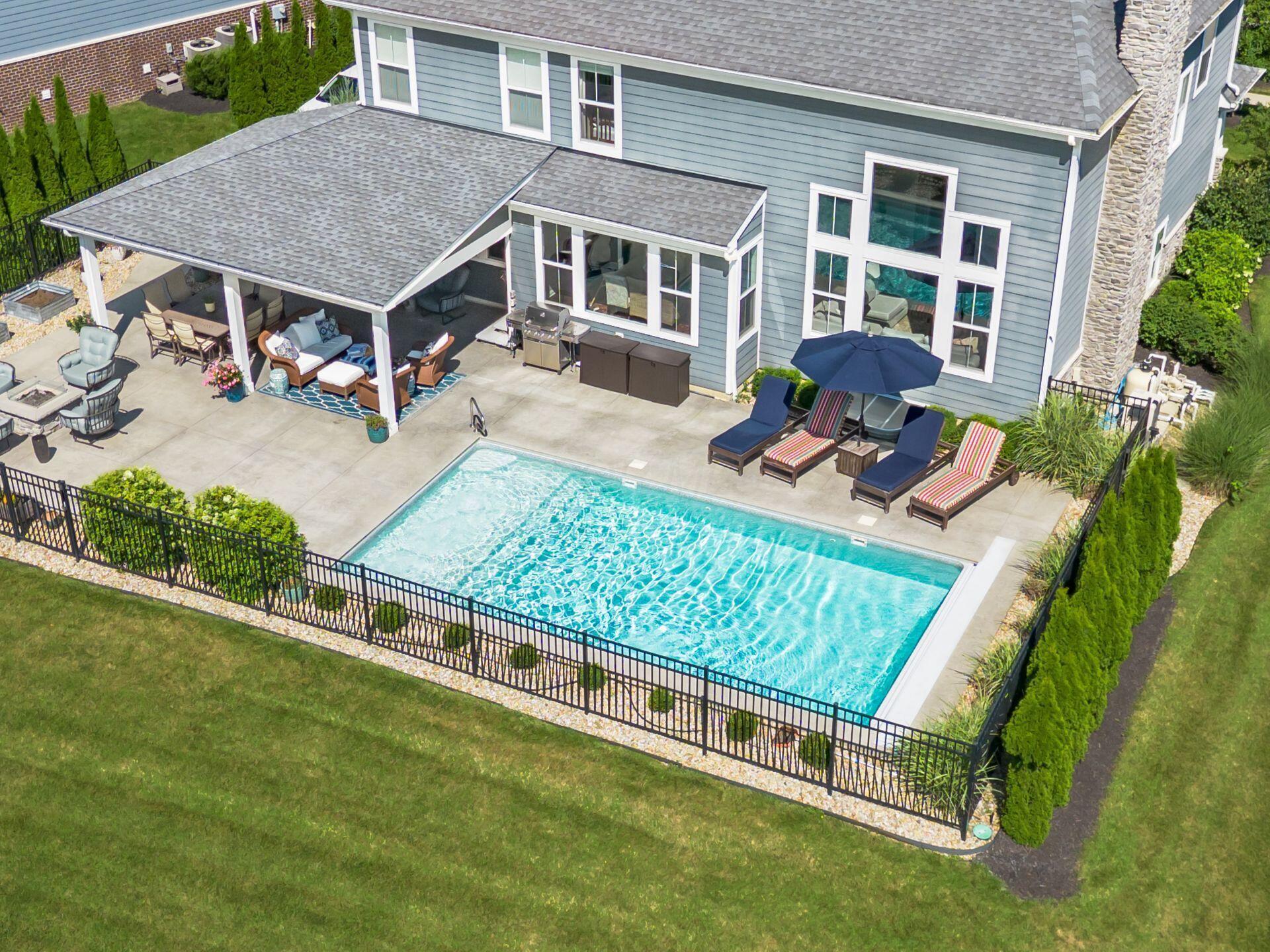 8153 Lilium Way