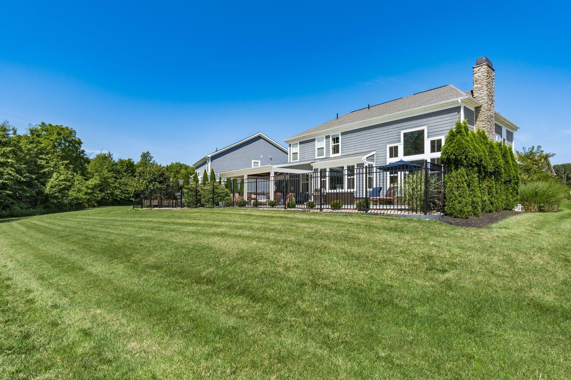 8153 Lilium Way
