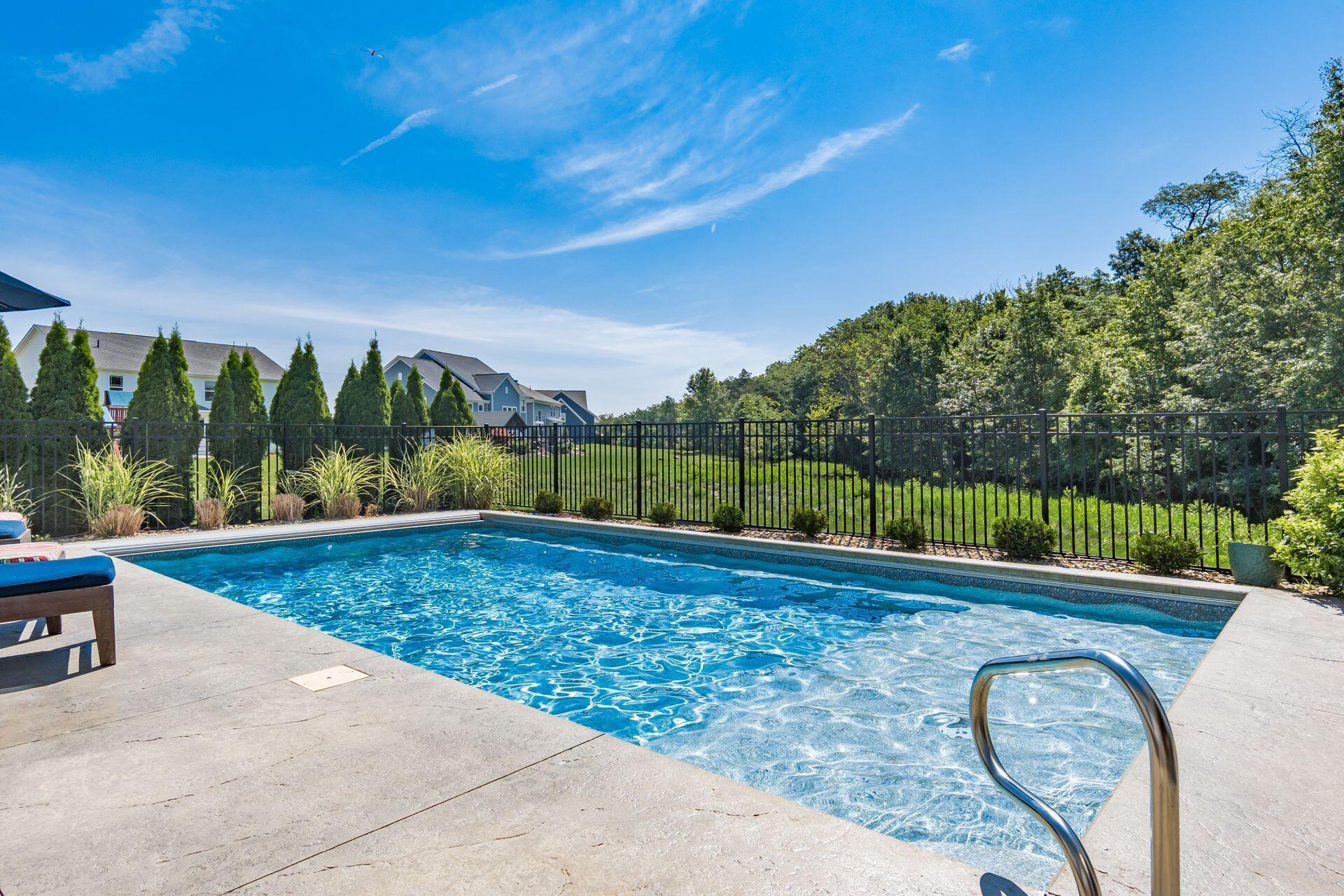 8153 Lilium Way