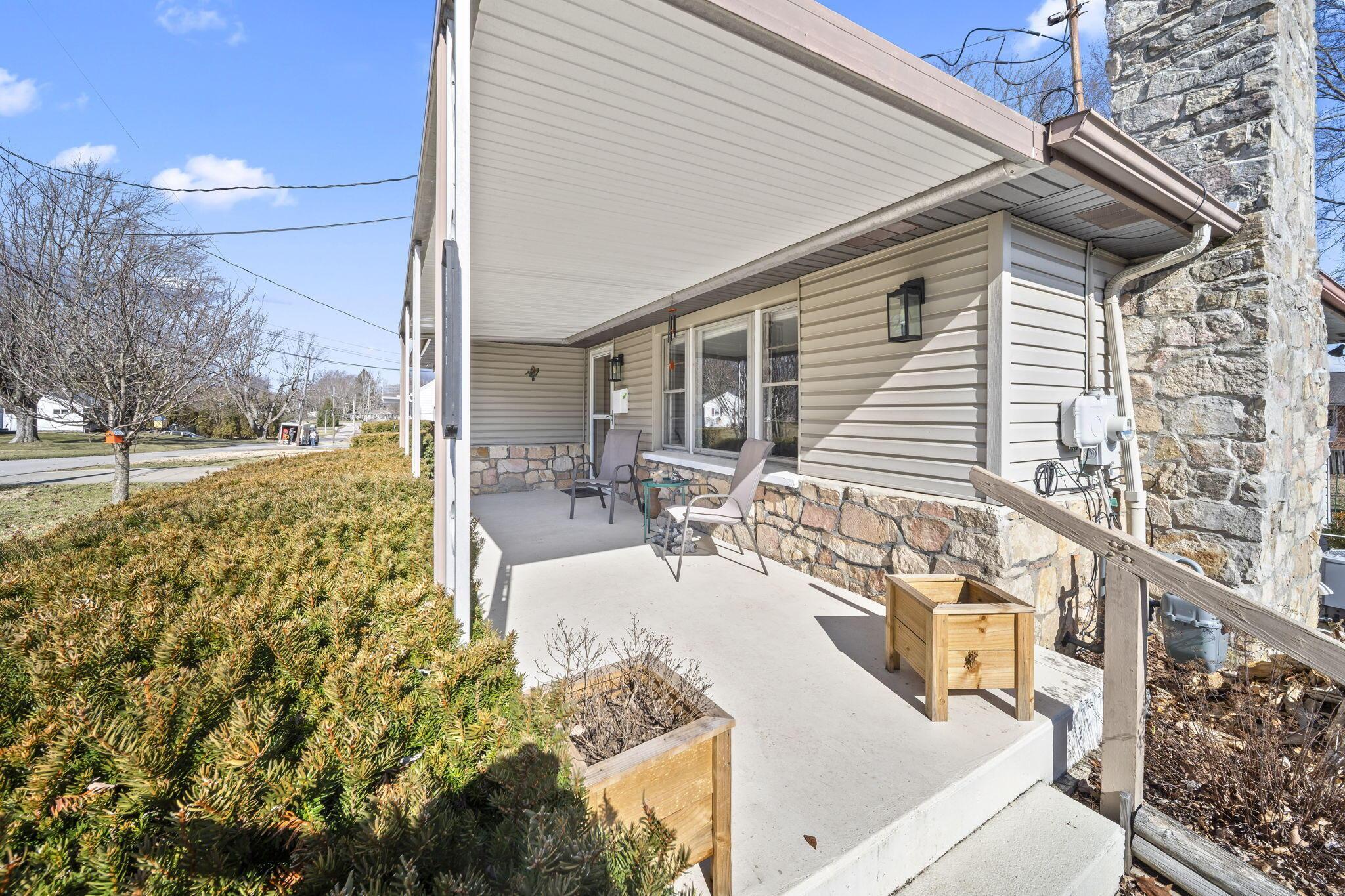 270 N Oregon Street