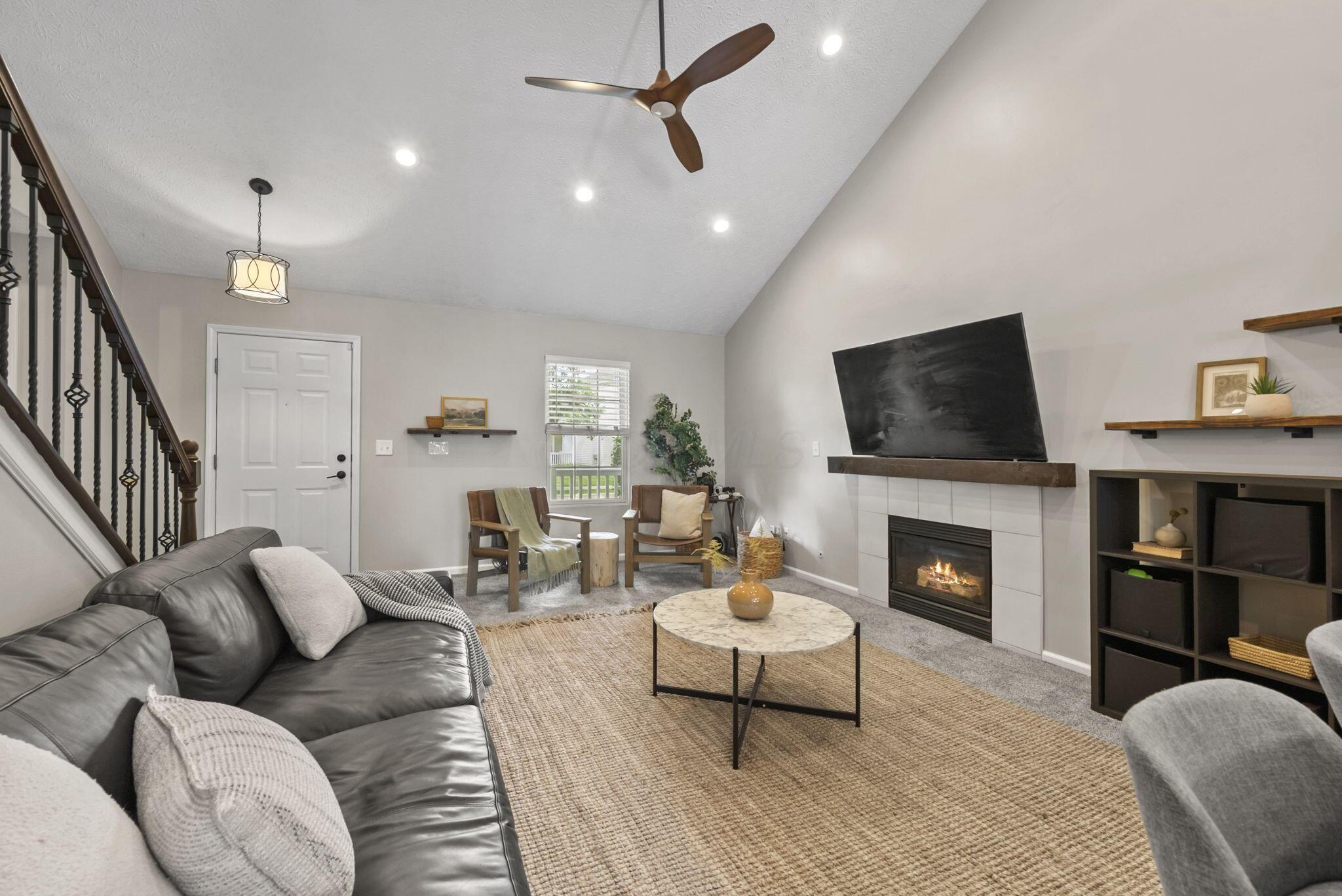 6109 Treaty Lane, 207