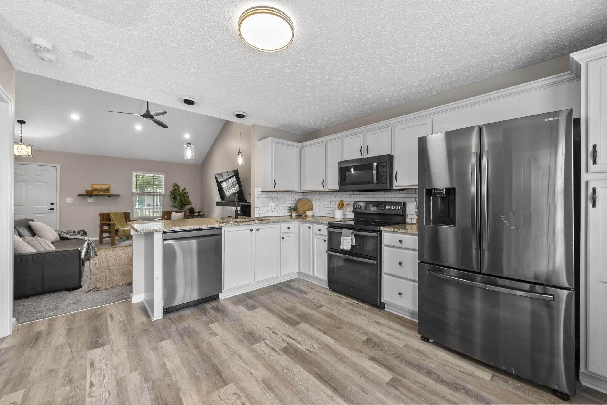 6109 Treaty Lane, 207