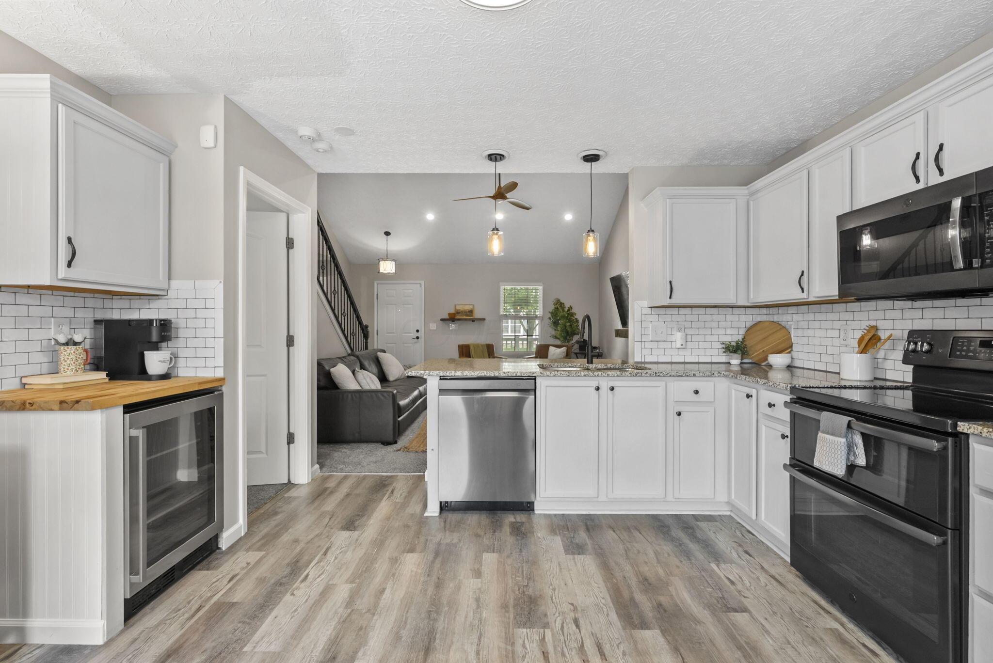 6109 Treaty Lane, 207