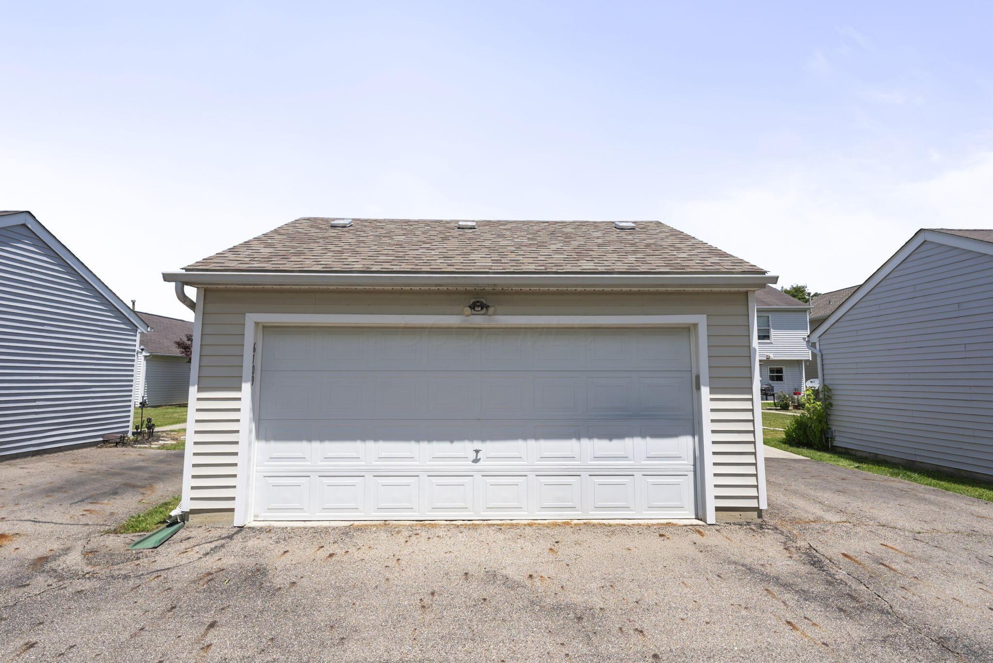 6109 Treaty Lane, 207