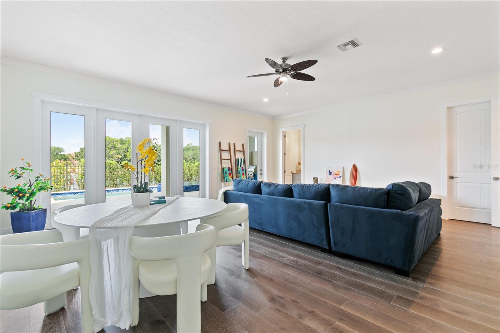 240 YACHT HARBOR DR