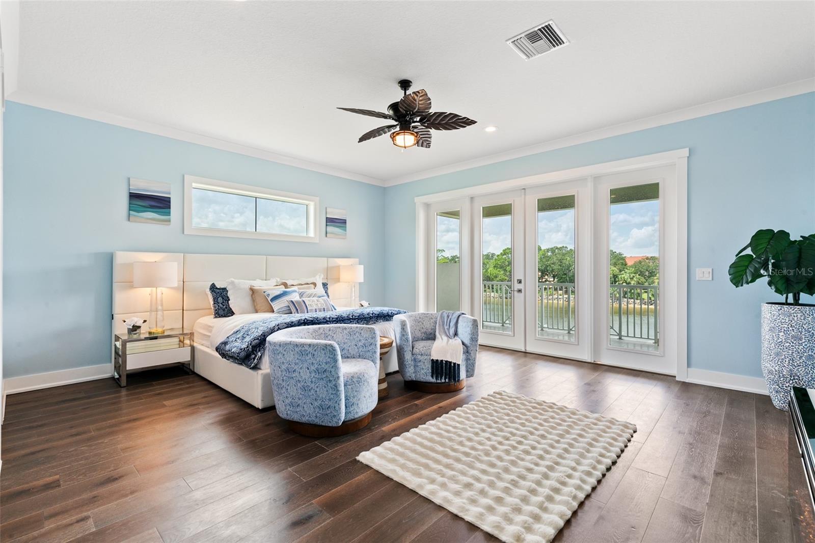 240 YACHT HARBOR DR