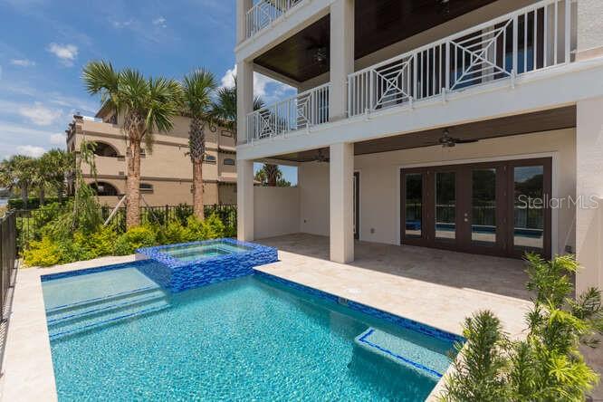 240 YACHT HARBOR DR