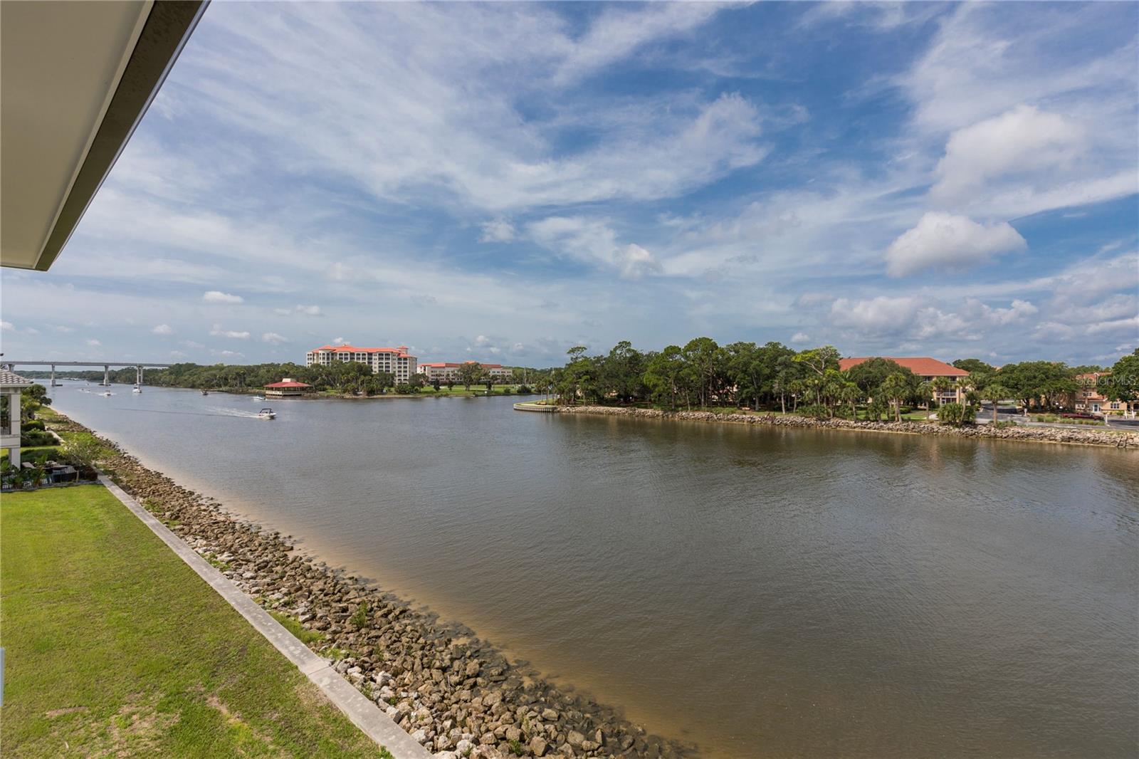 240 YACHT HARBOR DR