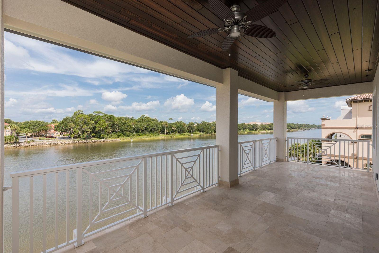 240 YACHT HARBOR DR