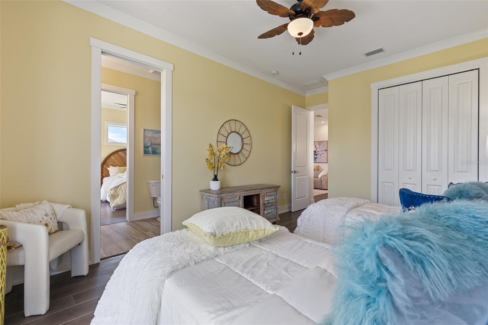 240 YACHT HARBOR DR