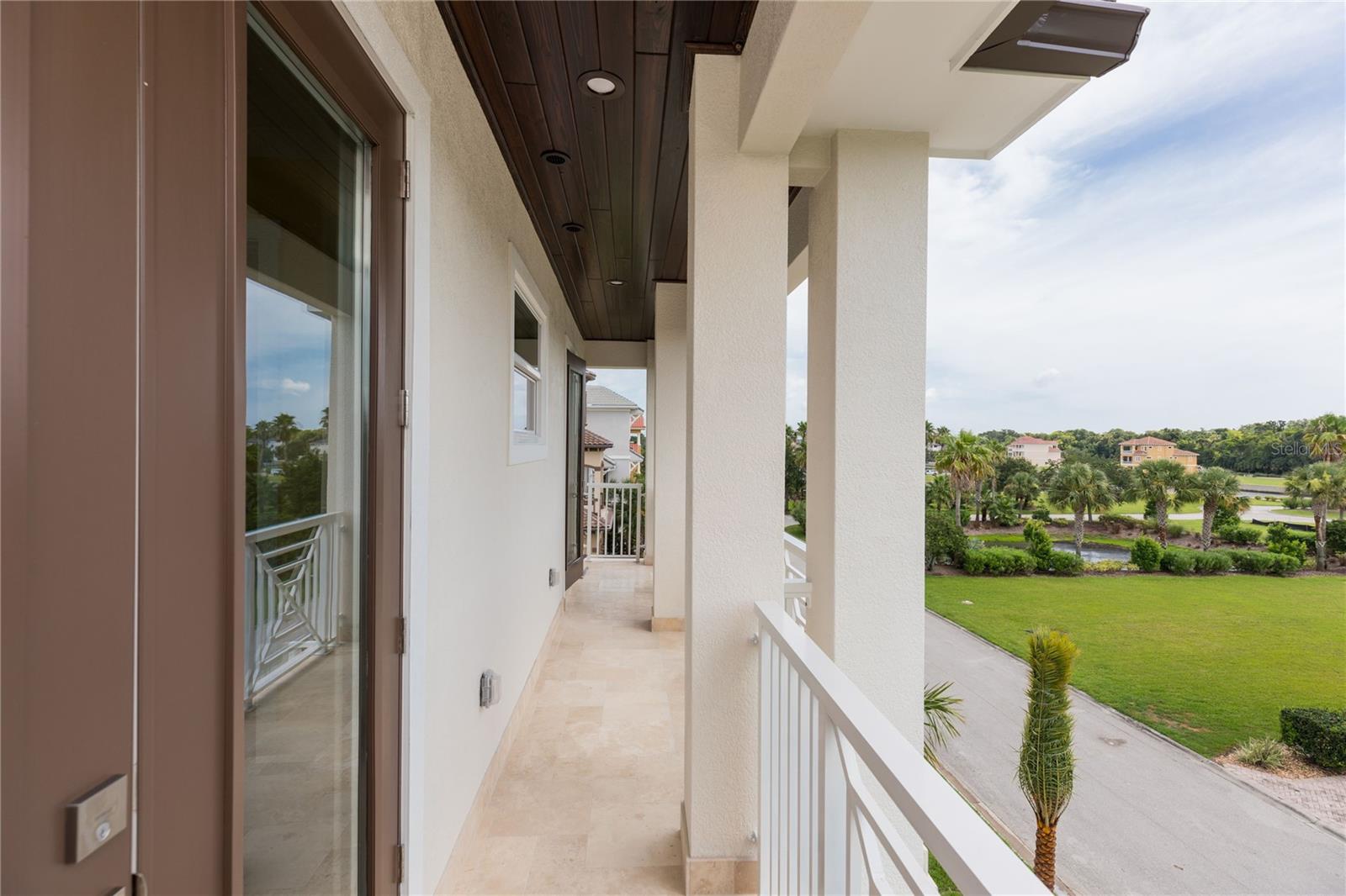 240 YACHT HARBOR DR