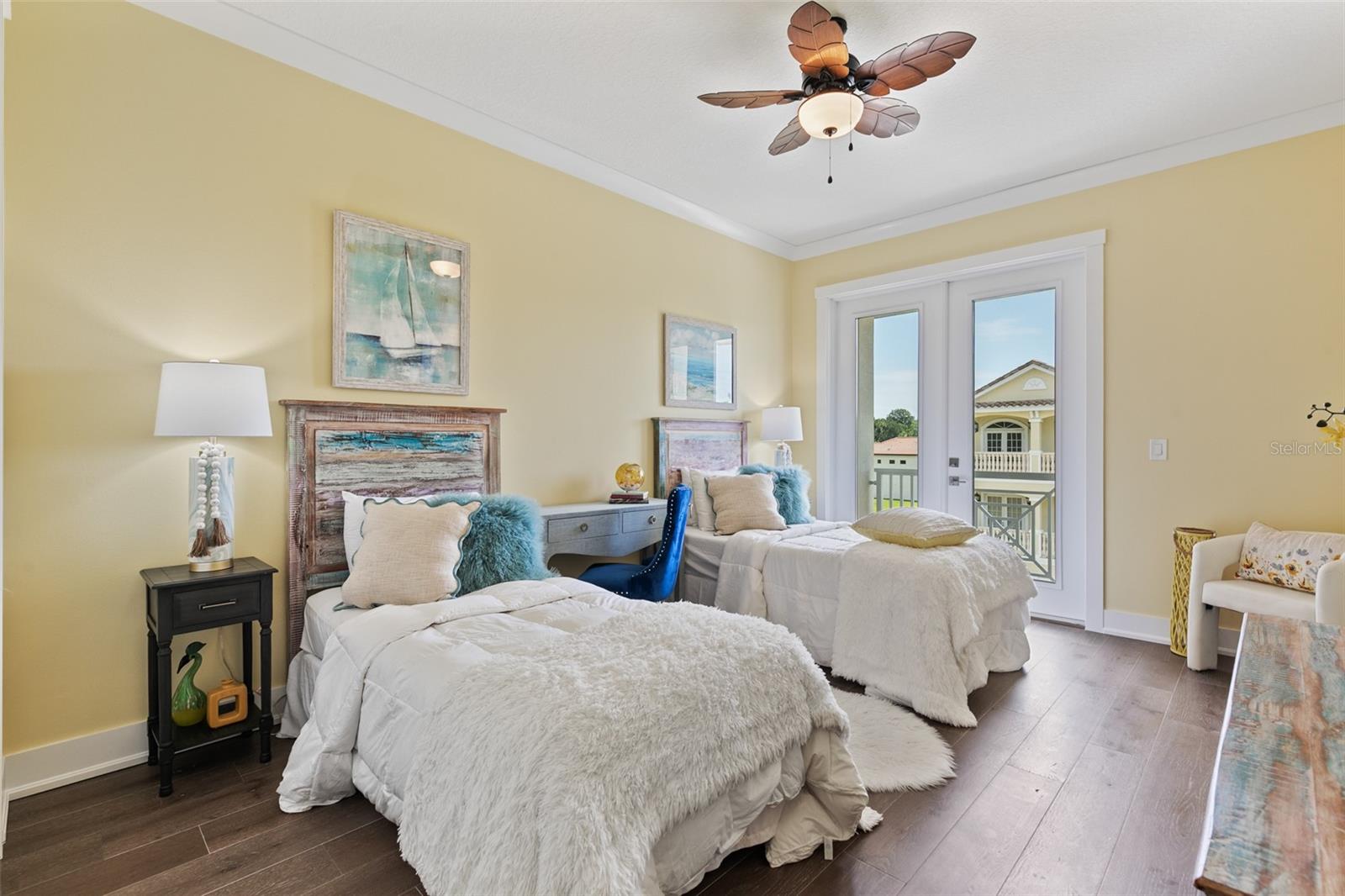 240 YACHT HARBOR DR