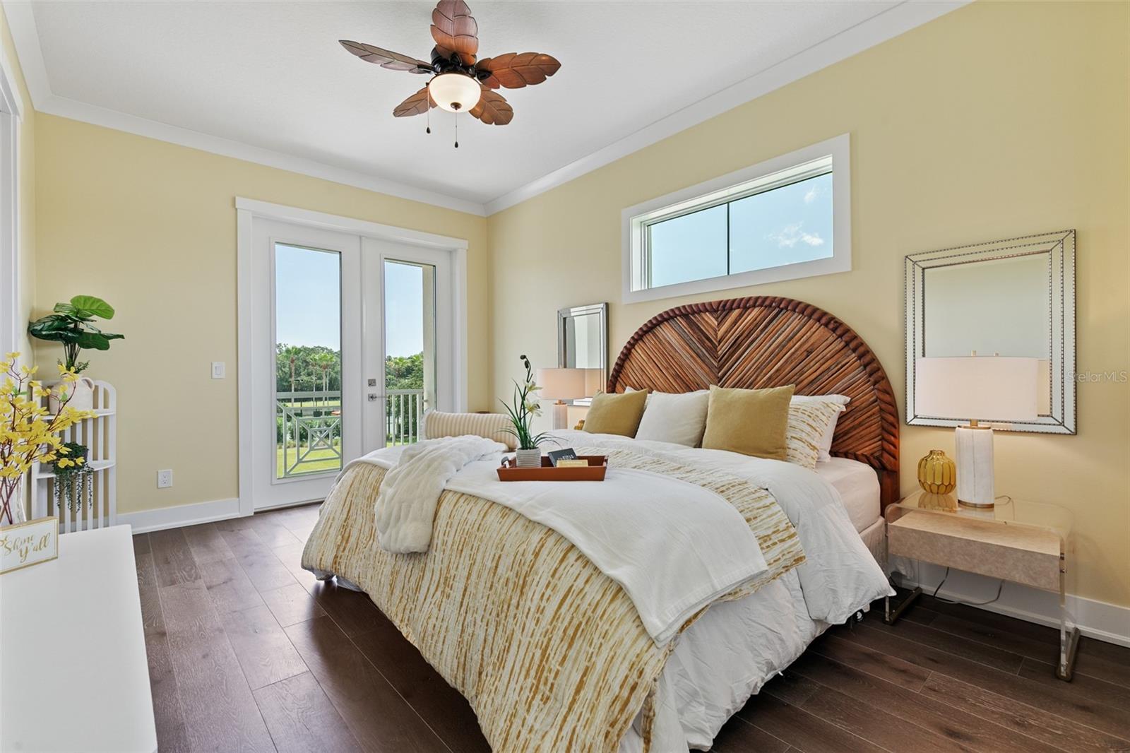 240 YACHT HARBOR DR