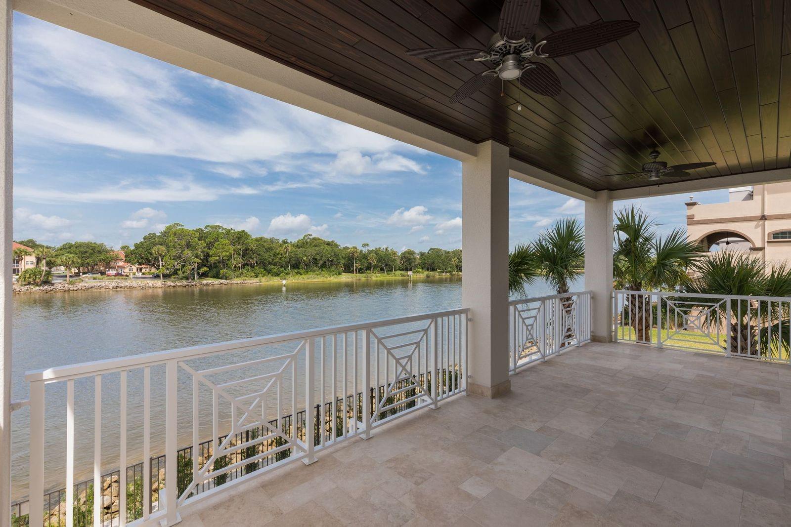 240 YACHT HARBOR DR
