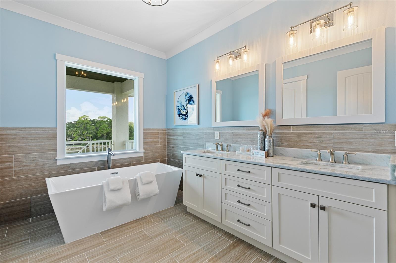 240 YACHT HARBOR DR