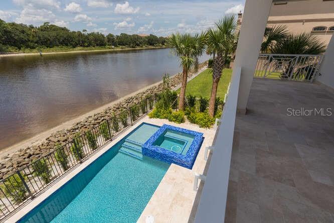 240 YACHT HARBOR DR