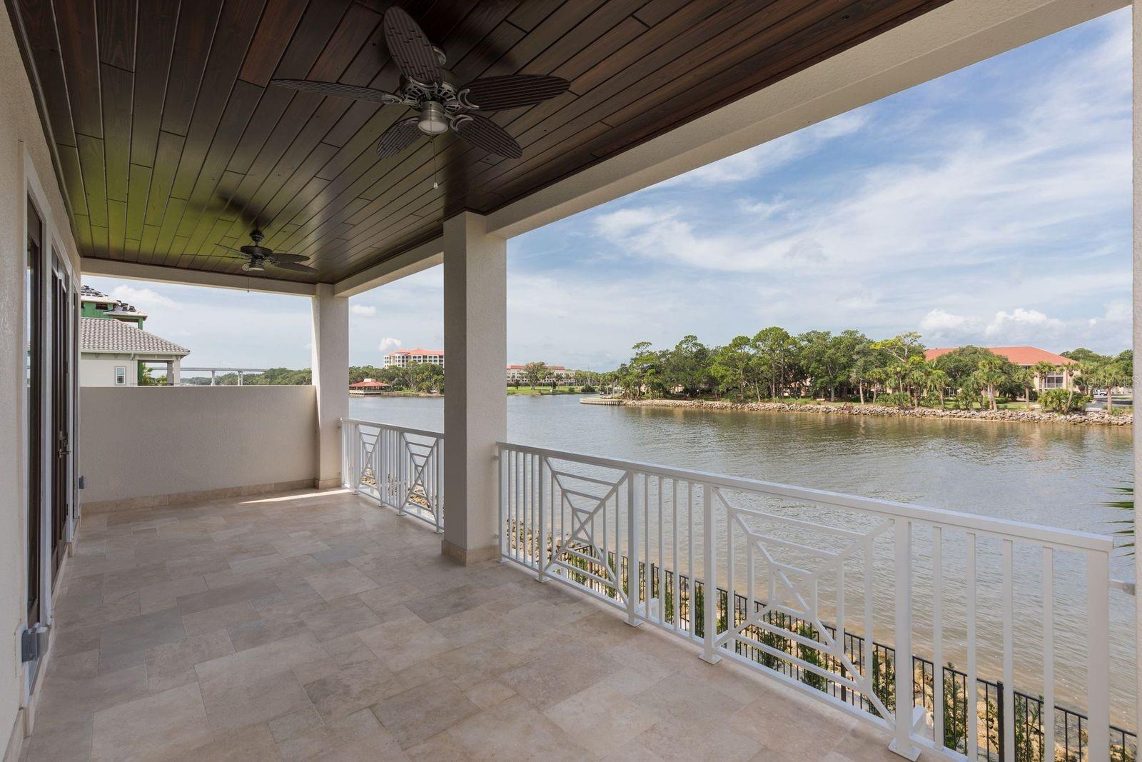 240 YACHT HARBOR DR