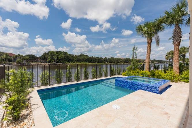 240 YACHT HARBOR DR