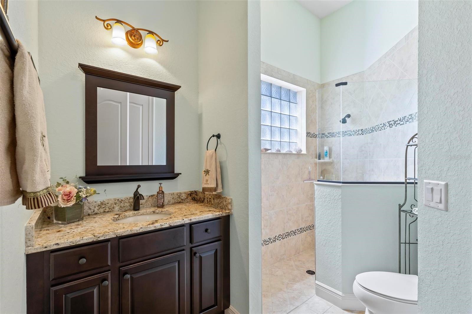 12 NATIVE OAK CT
