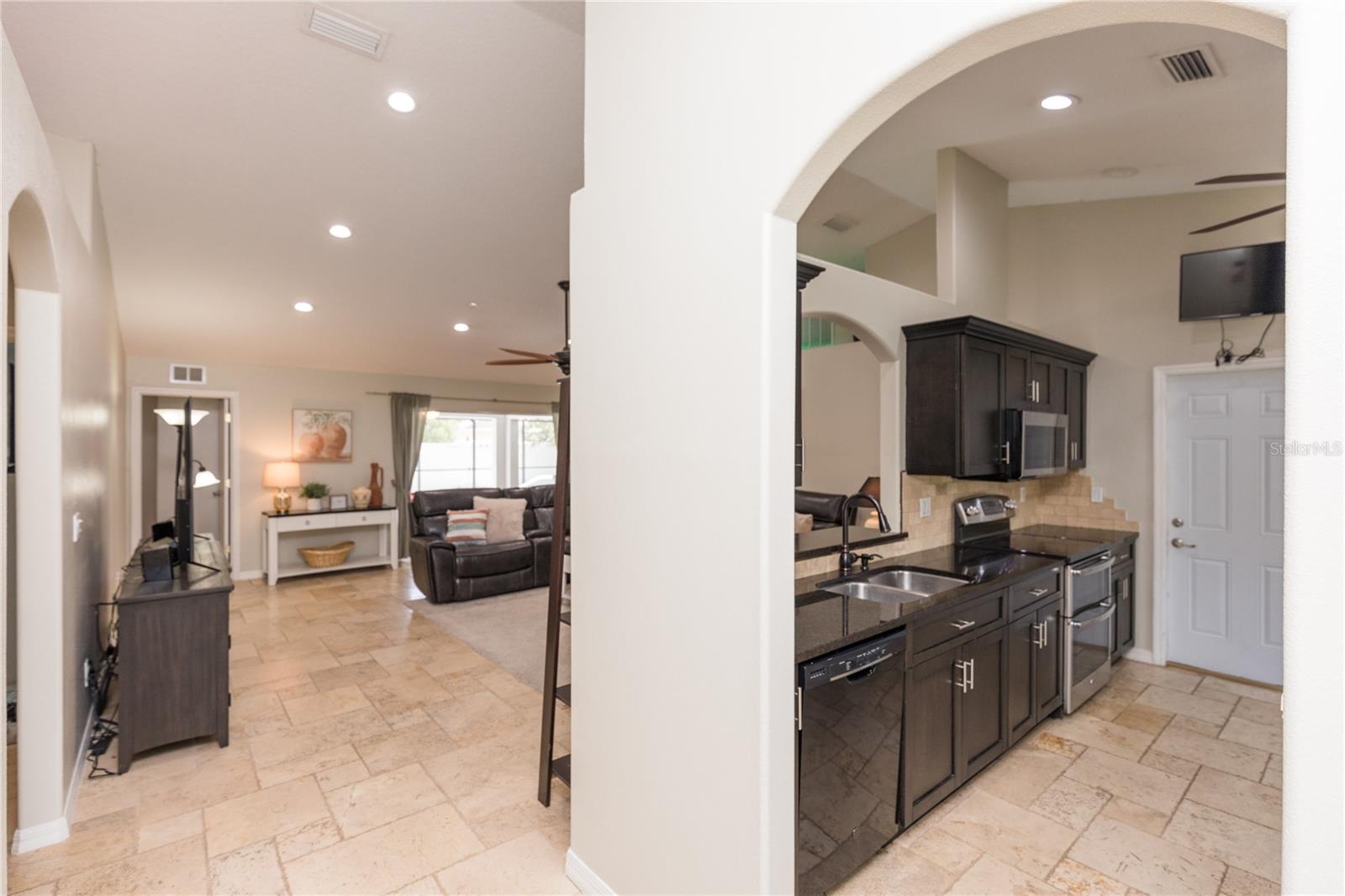 7 LANCASTER LN