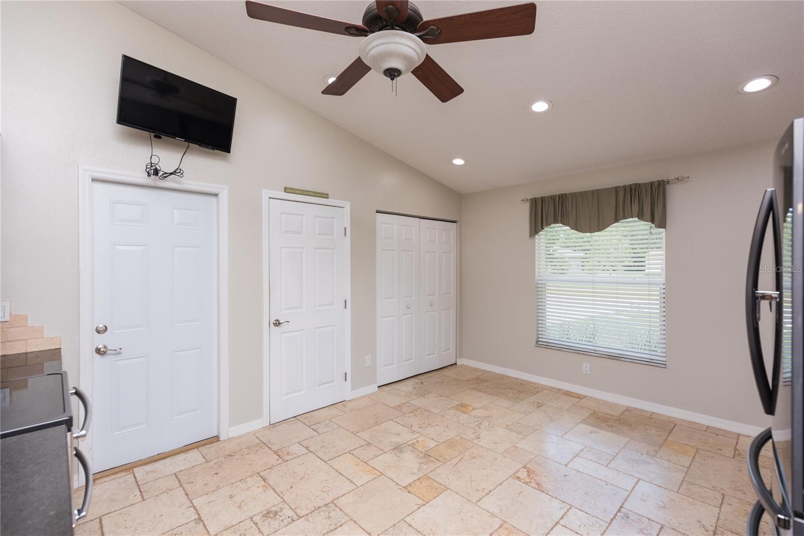 7 LANCASTER LN