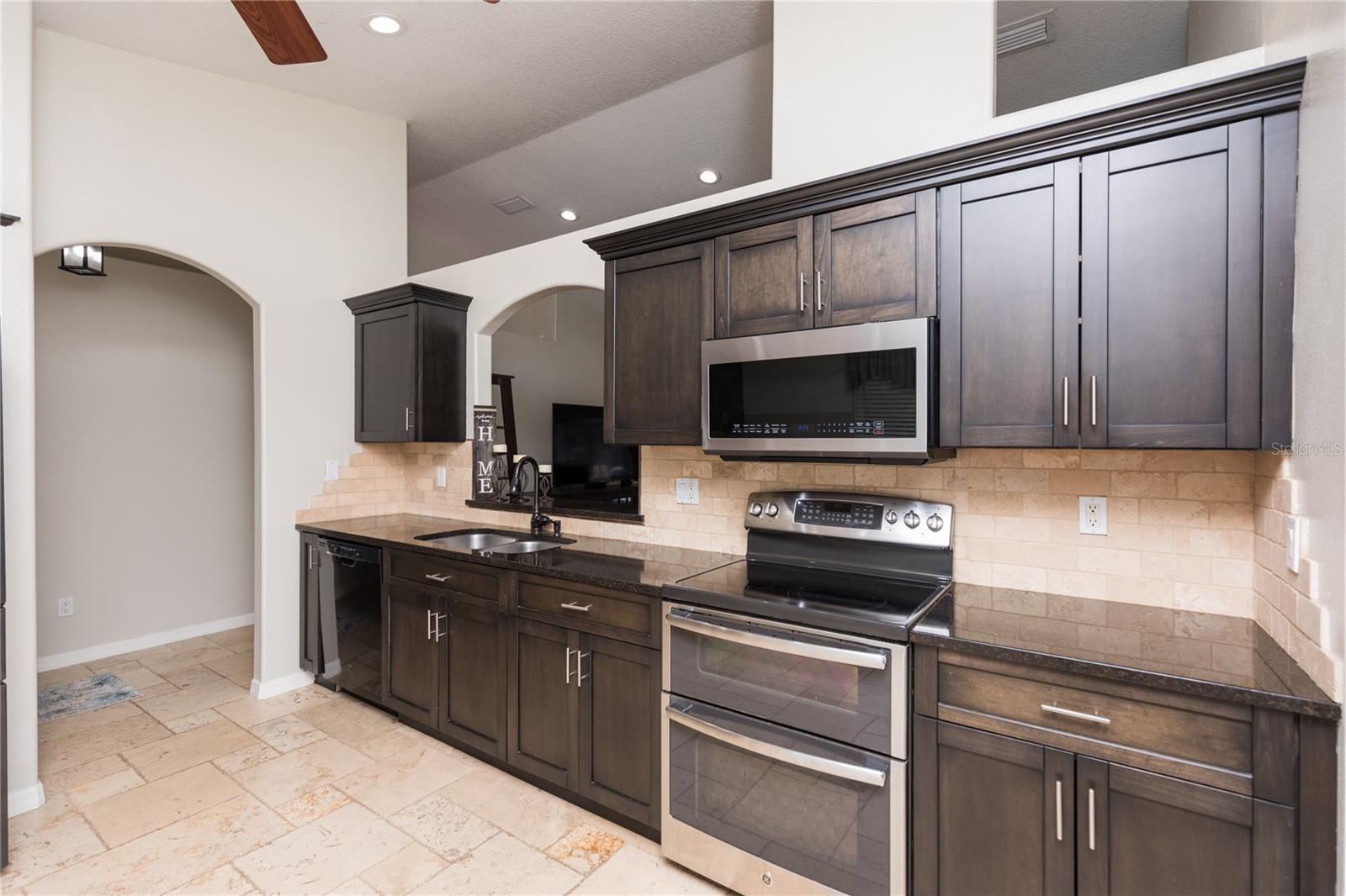 7 LANCASTER LN