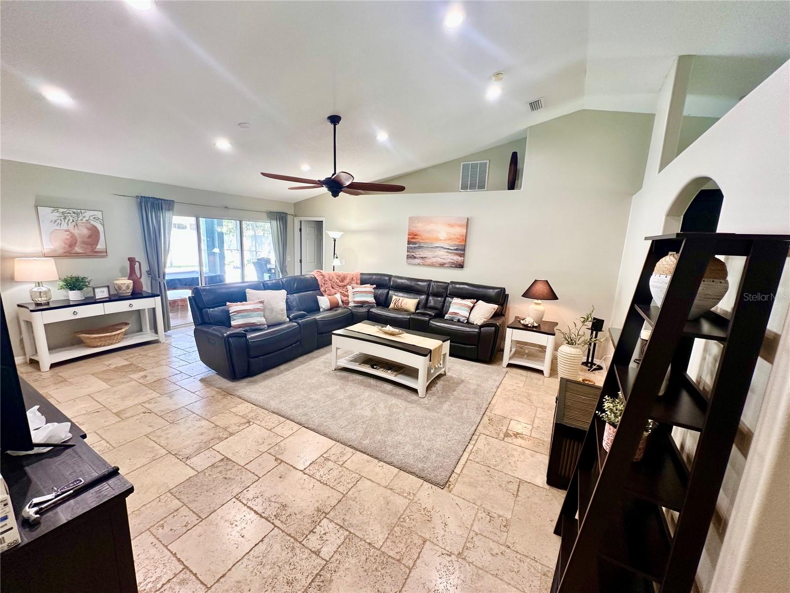 7 LANCASTER LN