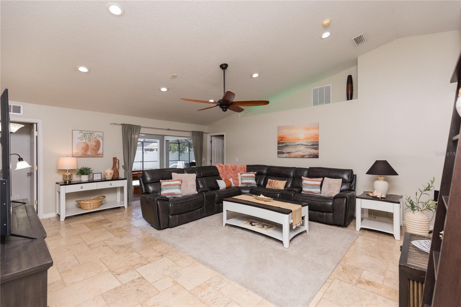 7 LANCASTER LN