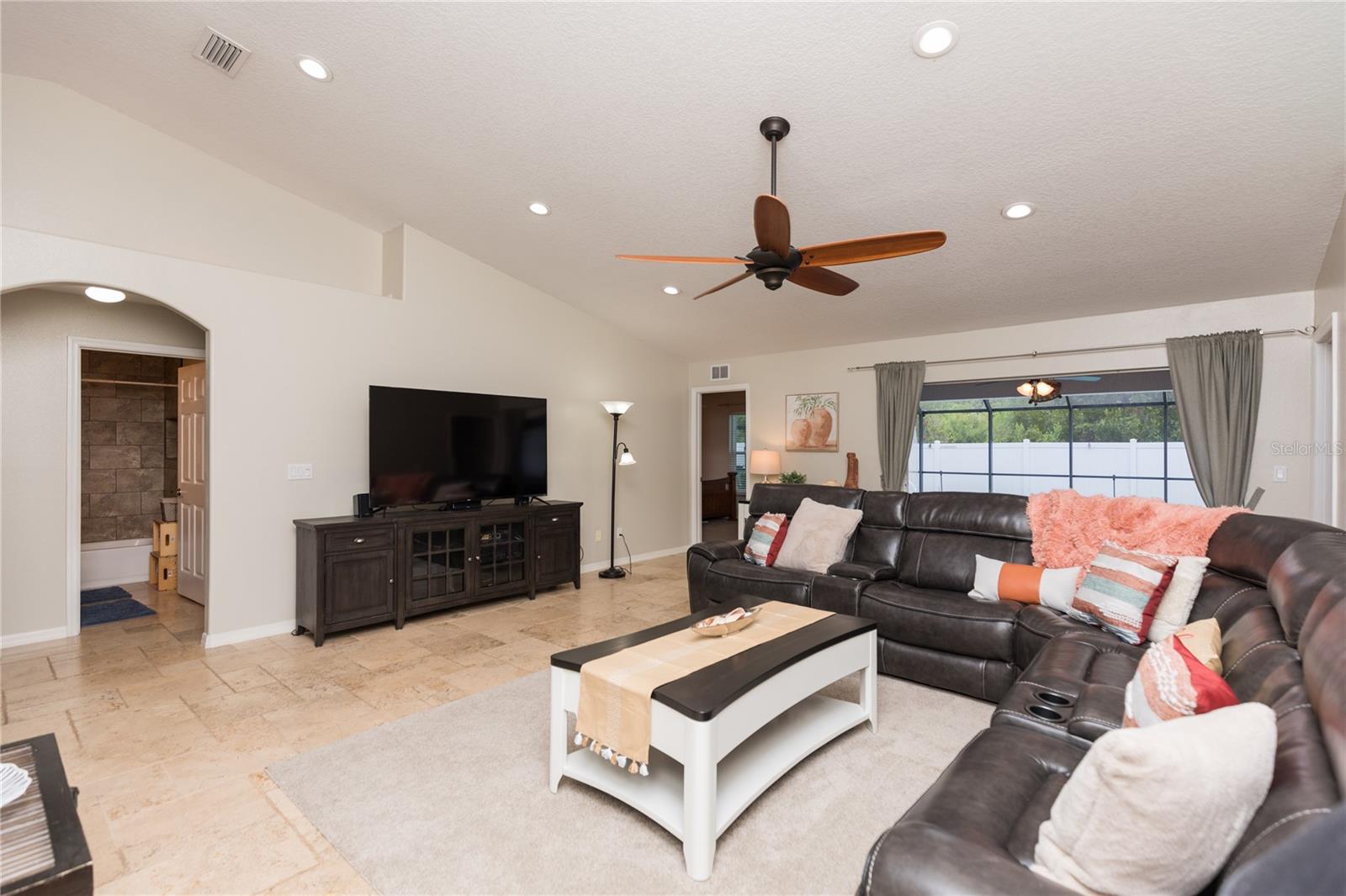 7 LANCASTER LN
