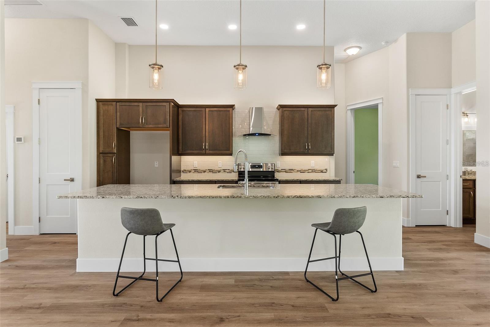 33 WOODBURY DR