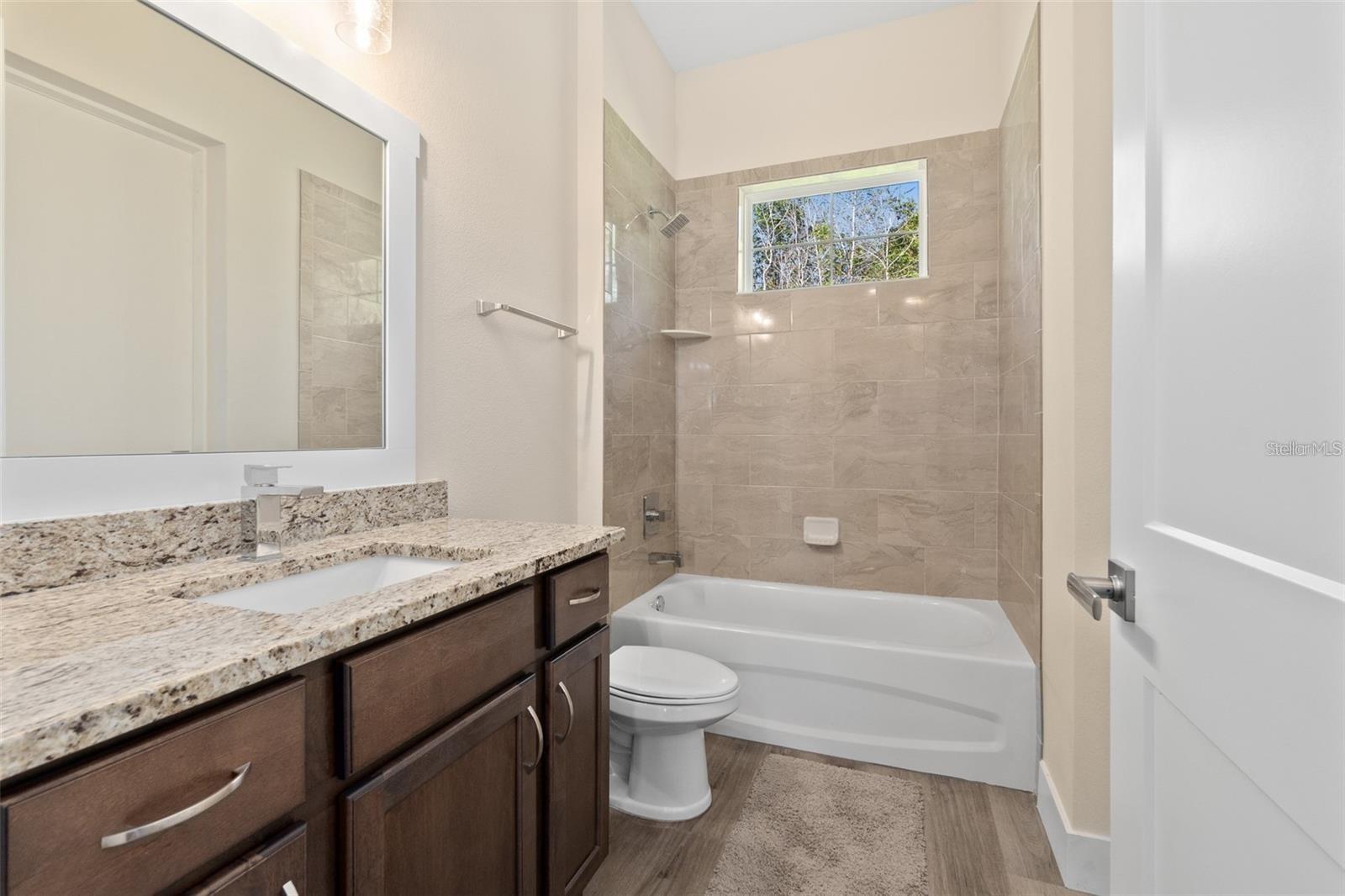 33 WOODBURY DR