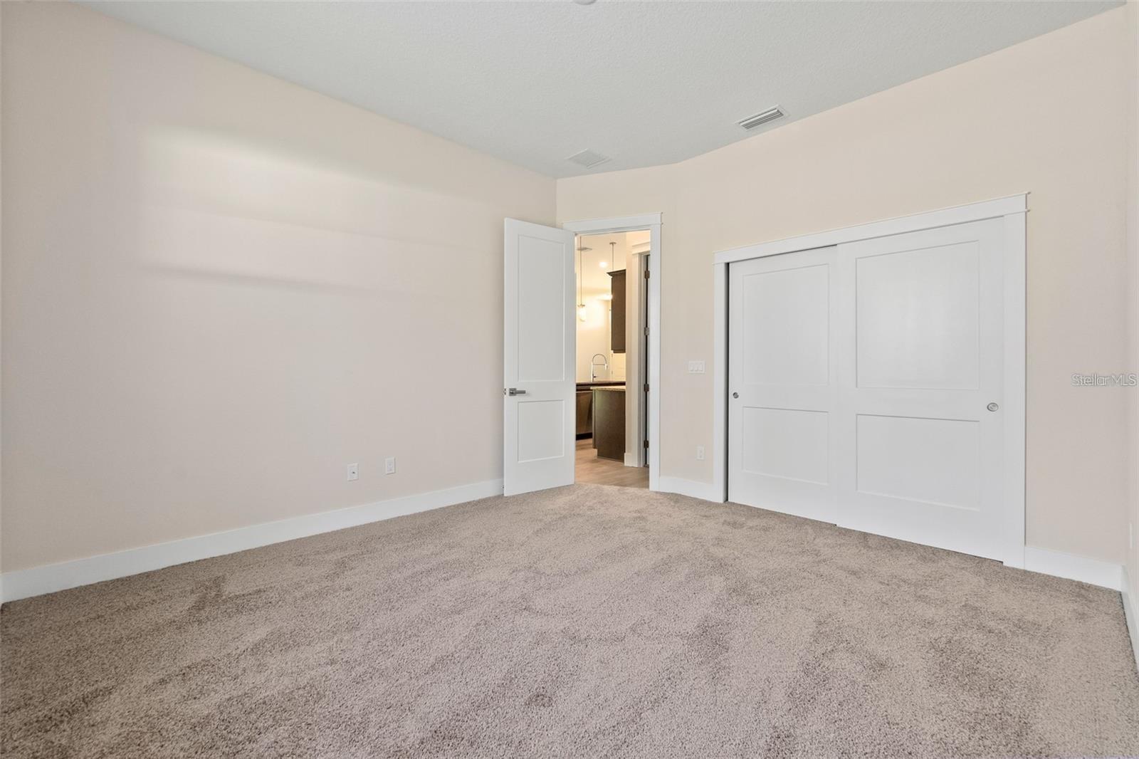 33 WOODBURY DR