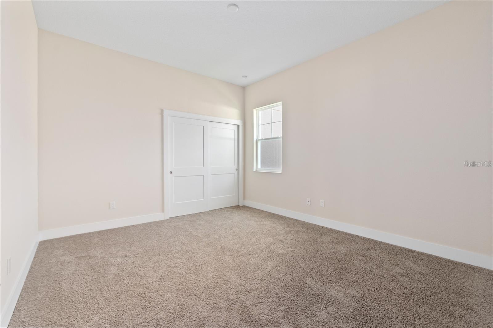 33 WOODBURY DR