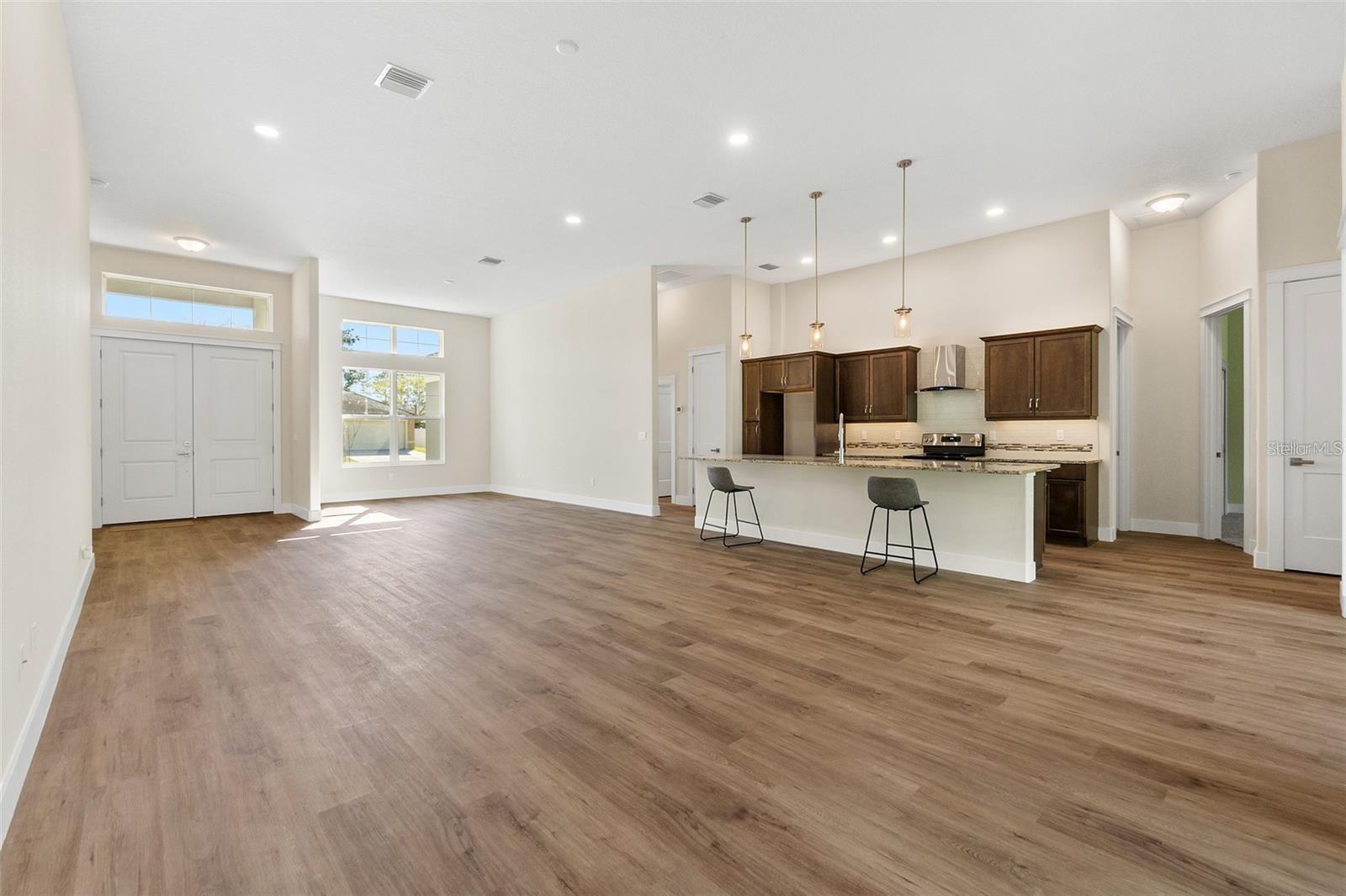 33 WOODBURY DR