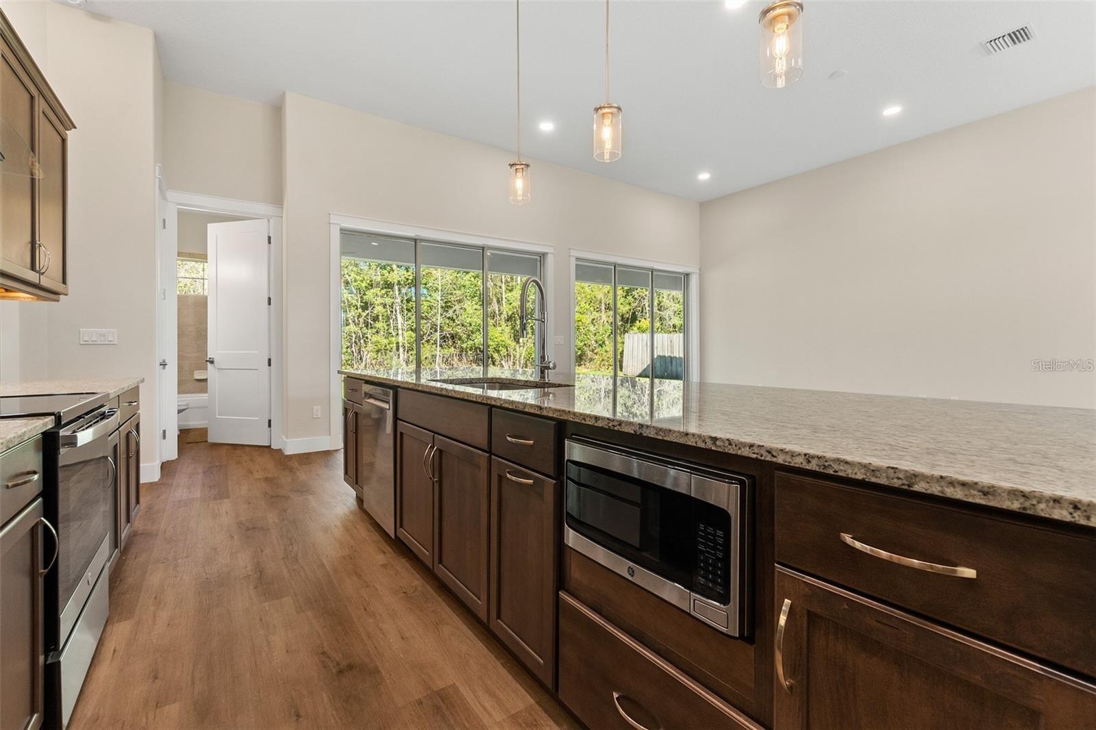 33 WOODBURY DR
