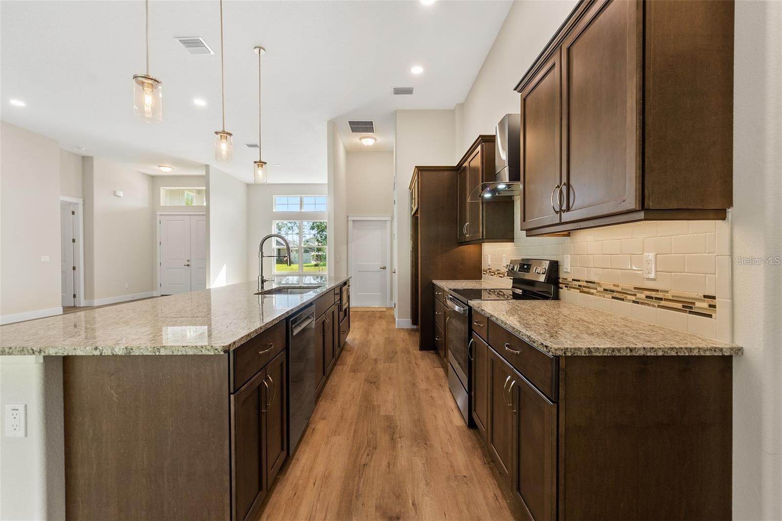 33 WOODBURY DR