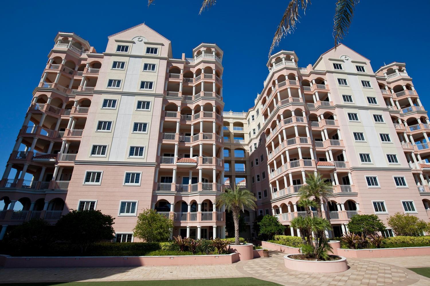 200 OCEAN CREST DR #211