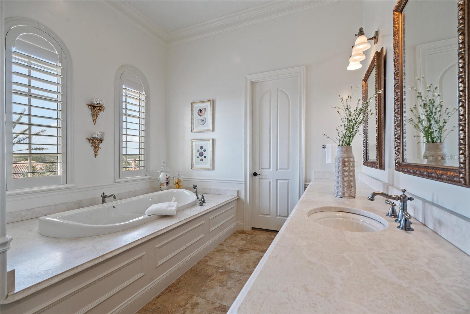 38 NORTHSHORE DR