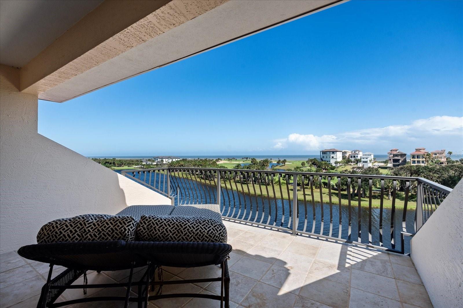 38 NORTHSHORE DR