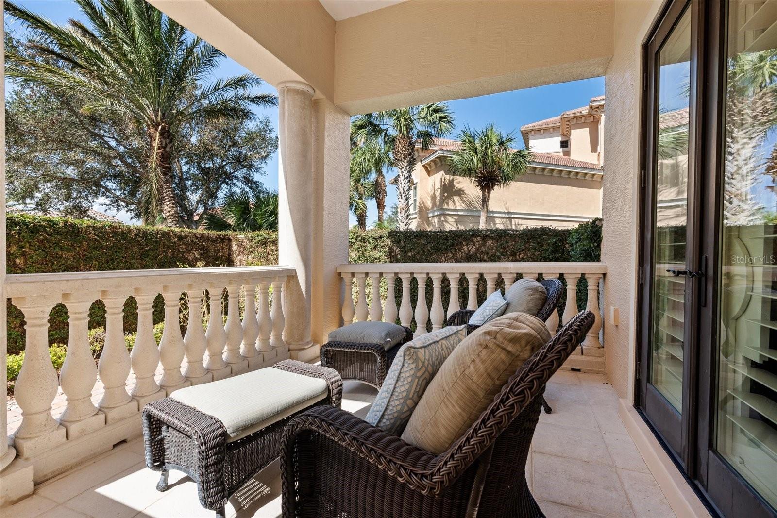 38 NORTHSHORE DR