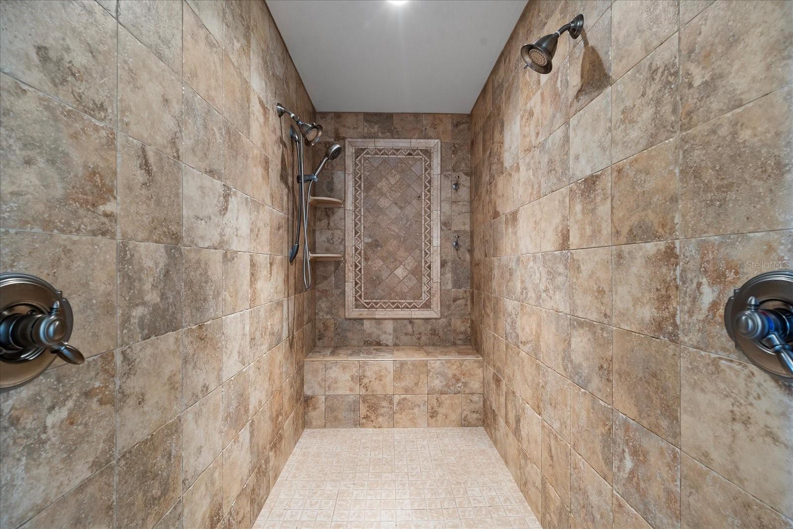 38 NORTHSHORE DR